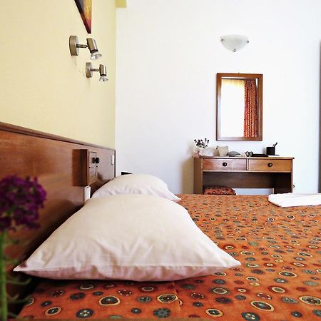 Maritime Hotel Apartments Petaloudes Buitenkant foto