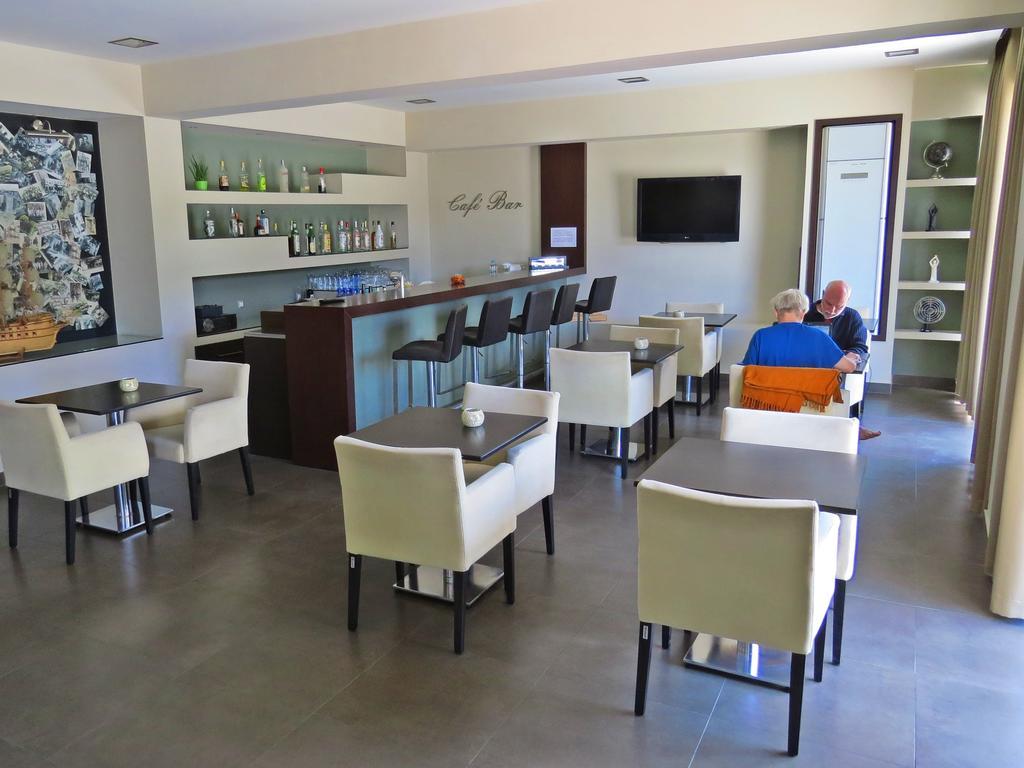 Maritime Hotel Apartments Petaloudes Buitenkant foto