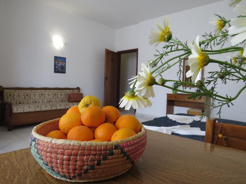Maritime Hotel Apartments Petaloudes Buitenkant foto