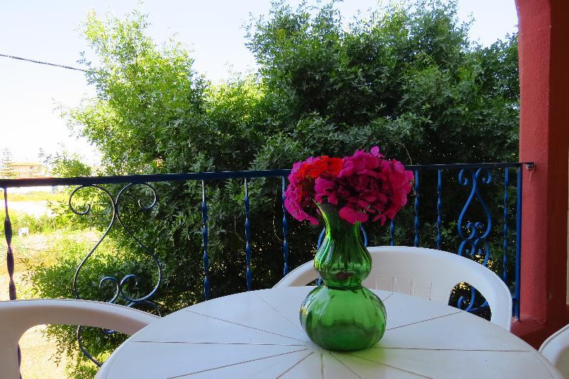 Maritime Hotel Apartments Petaloudes Buitenkant foto