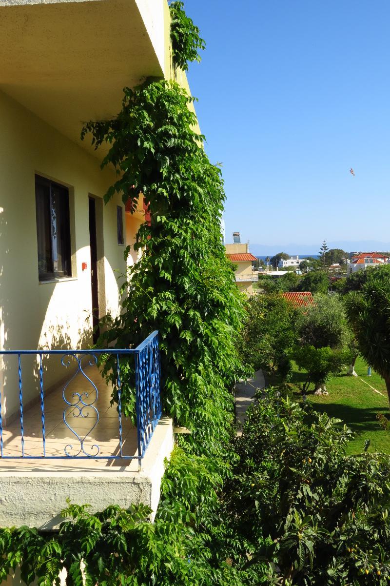 Maritime Hotel Apartments Petaloudes Buitenkant foto