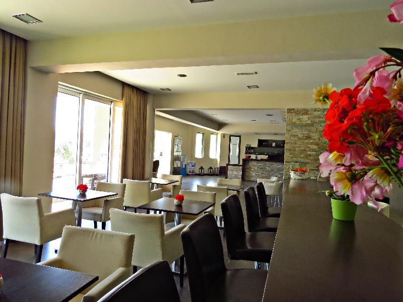 Maritime Hotel Apartments Petaloudes Buitenkant foto