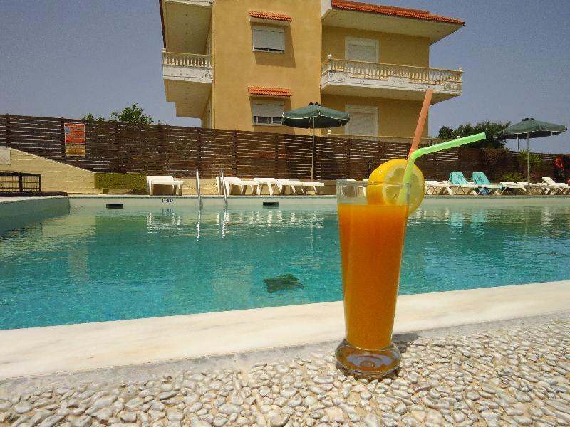 Maritime Hotel Apartments Petaloudes Buitenkant foto