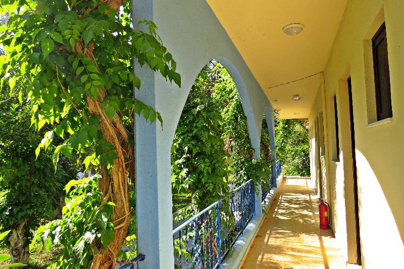 Maritime Hotel Apartments Petaloudes Buitenkant foto