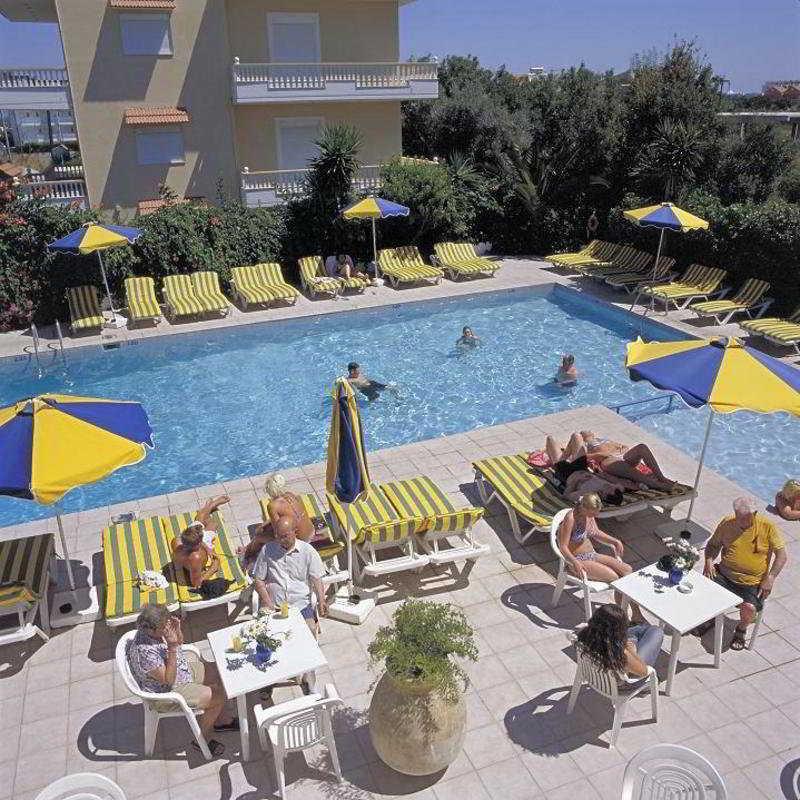Maritime Hotel Apartments Petaloudes Buitenkant foto
