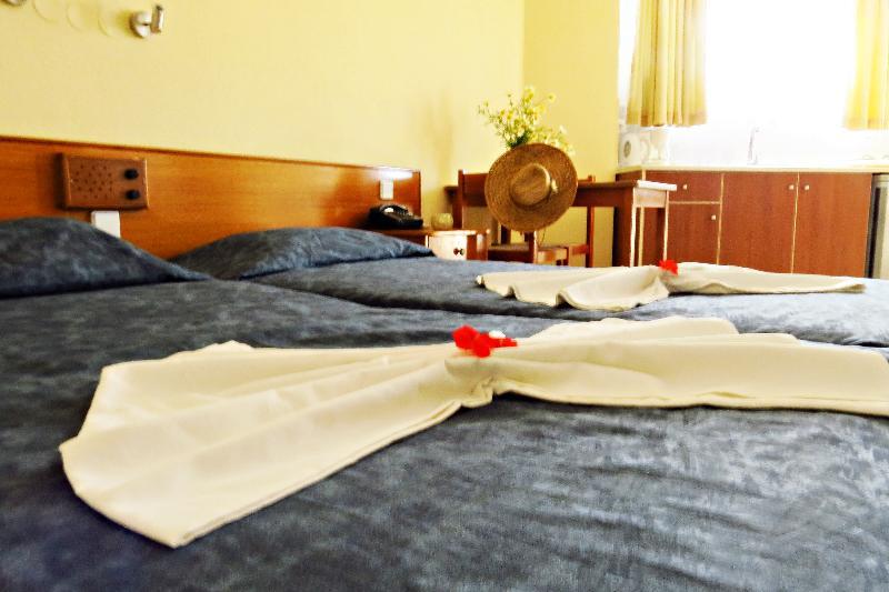 Maritime Hotel Apartments Petaloudes Buitenkant foto