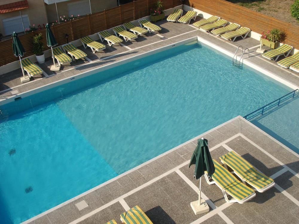 Maritime Hotel Apartments Petaloudes Buitenkant foto