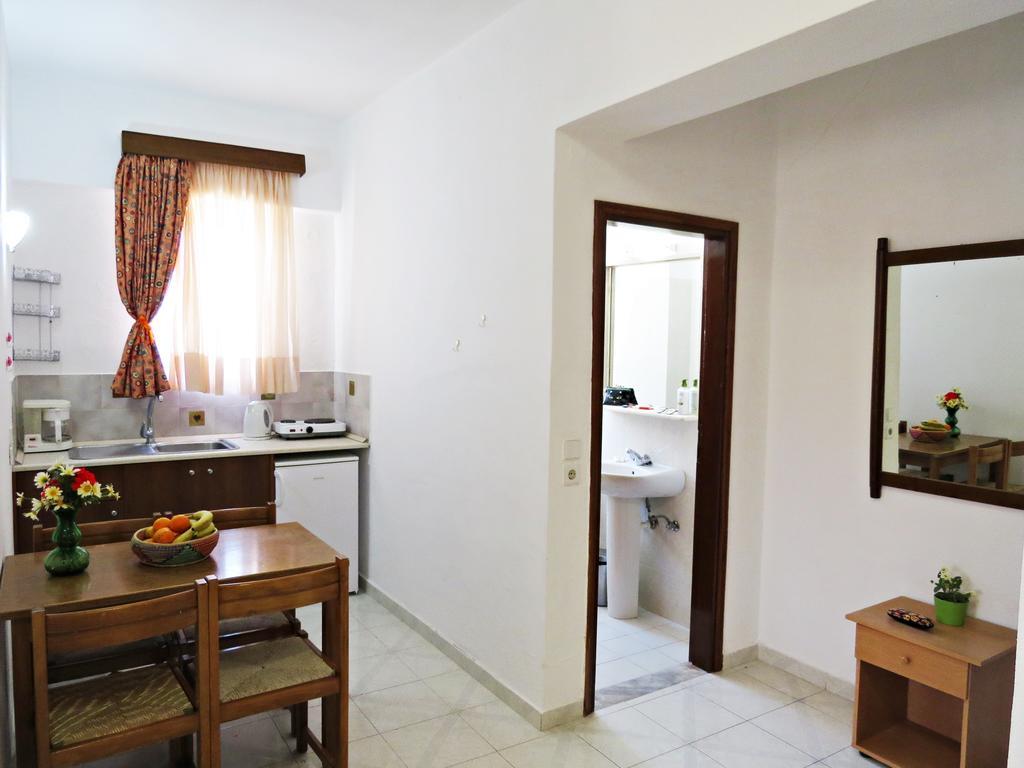 Maritime Hotel Apartments Petaloudes Buitenkant foto