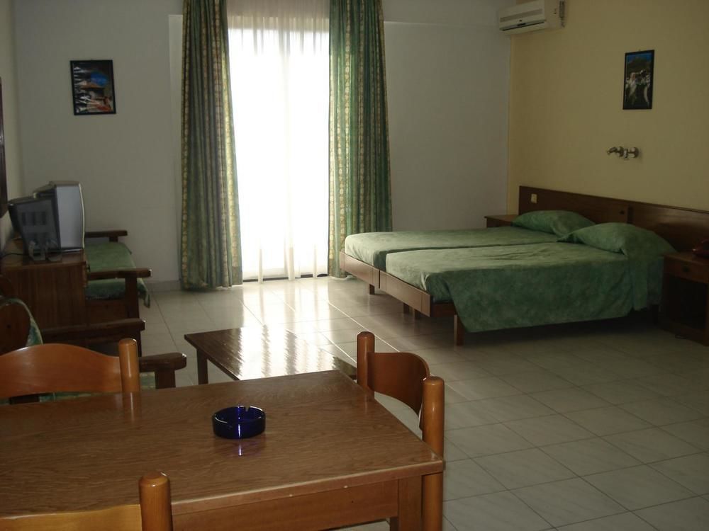 Maritime Hotel Apartments Petaloudes Buitenkant foto