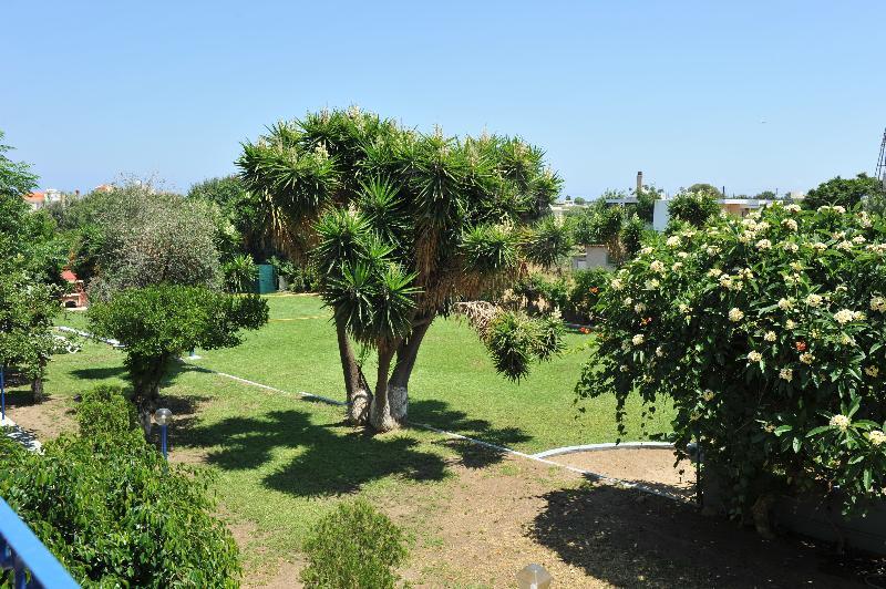 Maritime Hotel Apartments Petaloudes Buitenkant foto